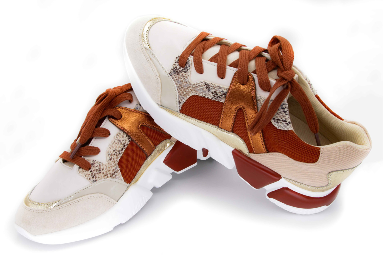 La Boutique d'Emma. Photo paire de chaussures superposées.